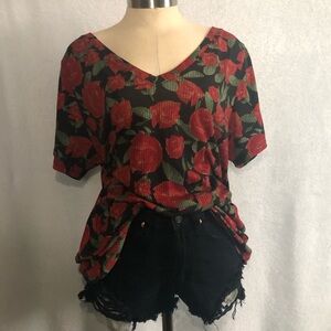 XL printed roses v neck tee